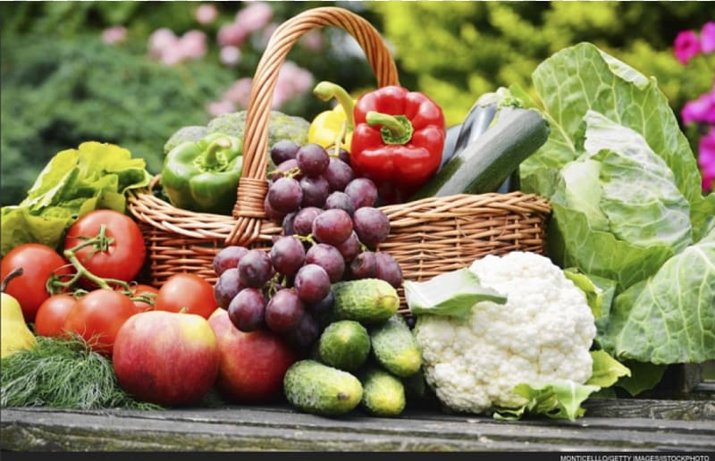 Organic food Fruit Vegetable Basket, healthy food transparent background PNG clipart