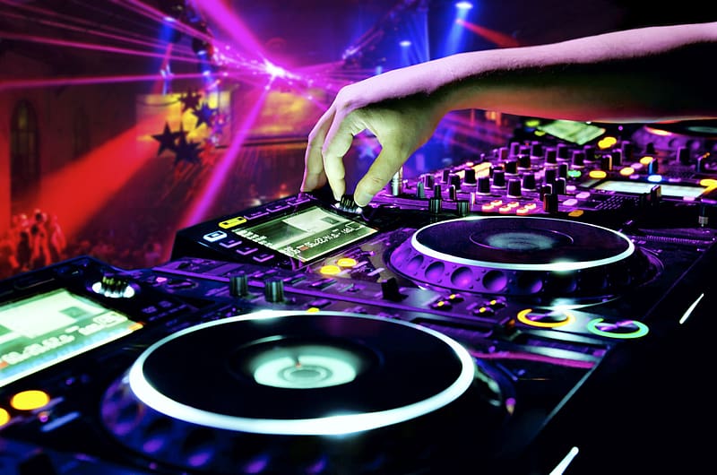 person using DJ turn table, Mobile disc jockey Party DJ controller Nightclub, disco transparent background PNG clipart