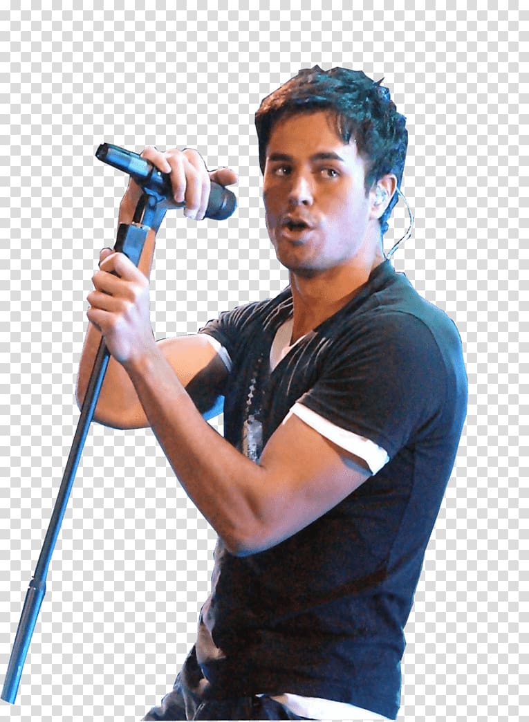 man holding microphone while singing, Enrique Iglesias Singing transparent background PNG clipart